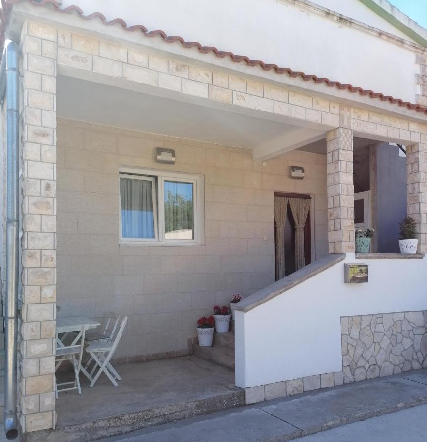 Apartments Nana Biograd Na Moru Esterno foto