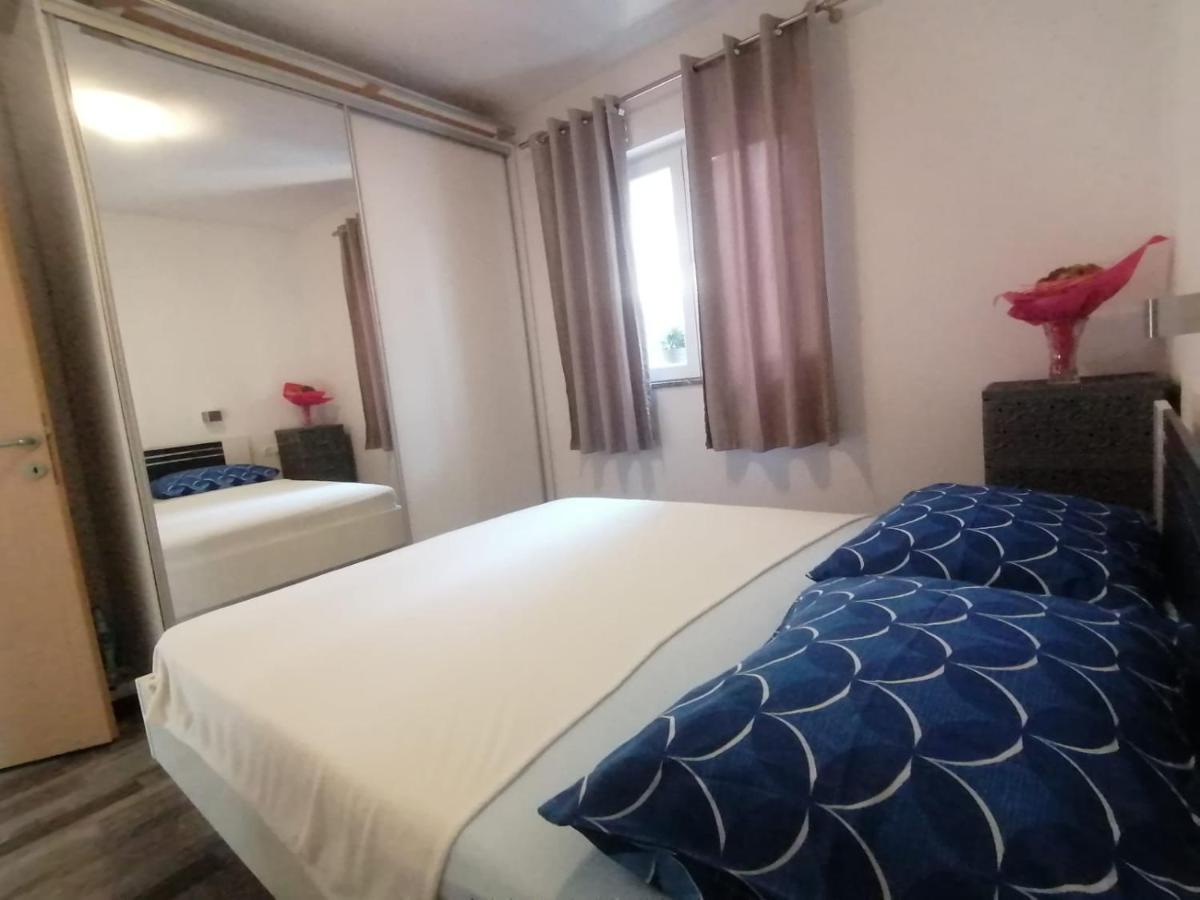 Apartments Nana Biograd Na Moru Esterno foto